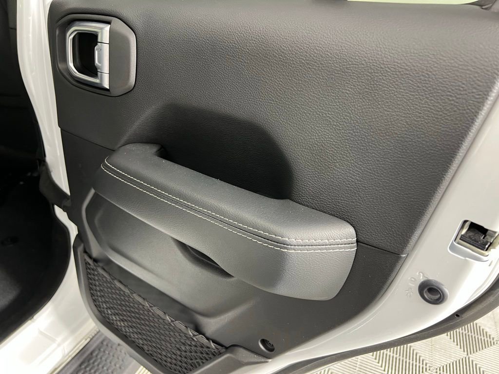 Used 2022 Jeep Wrangler Unlimited Sahara image 31
