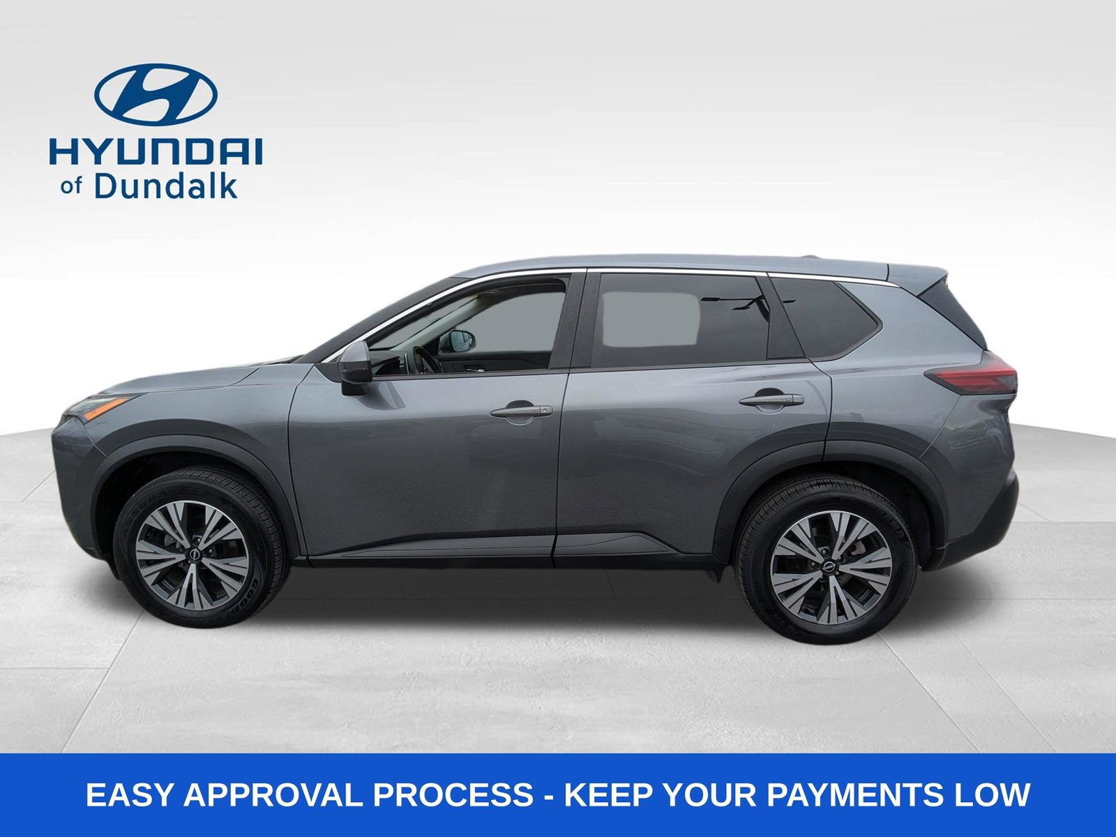 Used 2022 Nissan Rogue SV image 2