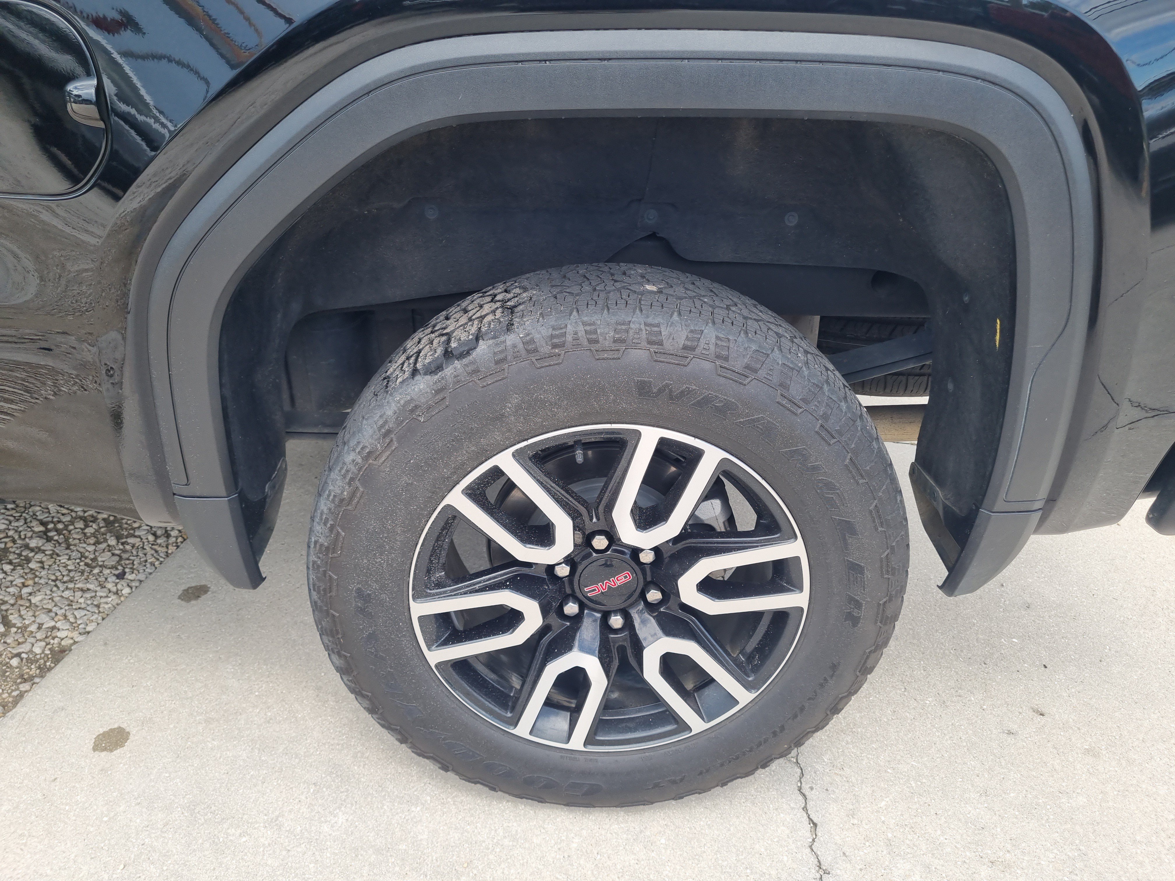 Used 2024 GMC Sierra 1500 AT4 w/ Technology Package AWD/4WD image 7