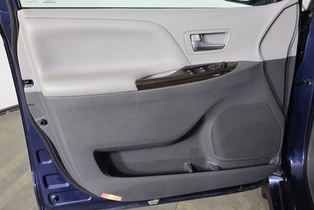 Used 2020 Toyota Sienna XLE w/ XLE Navigation Package image 20