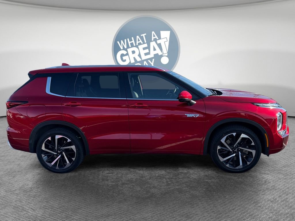 Used 2023 Mitsubishi Outlander SEL image 2