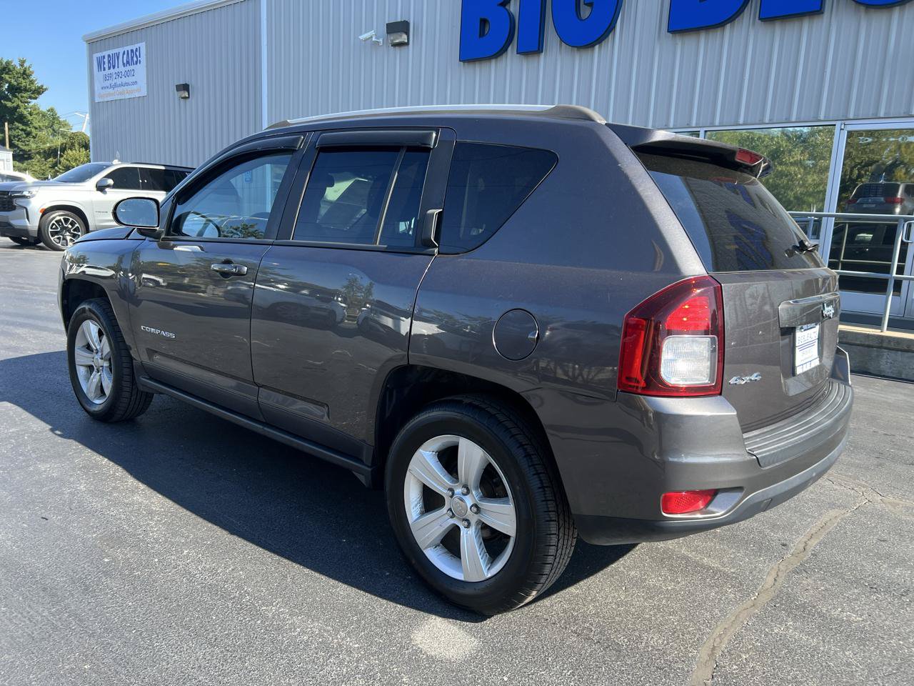 Used 2017 Jeep Compass Latitude AWD/4WD image 3