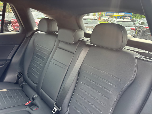 Used 2025 Mercedes-Benz GLC 350e 4MATIC image 8
