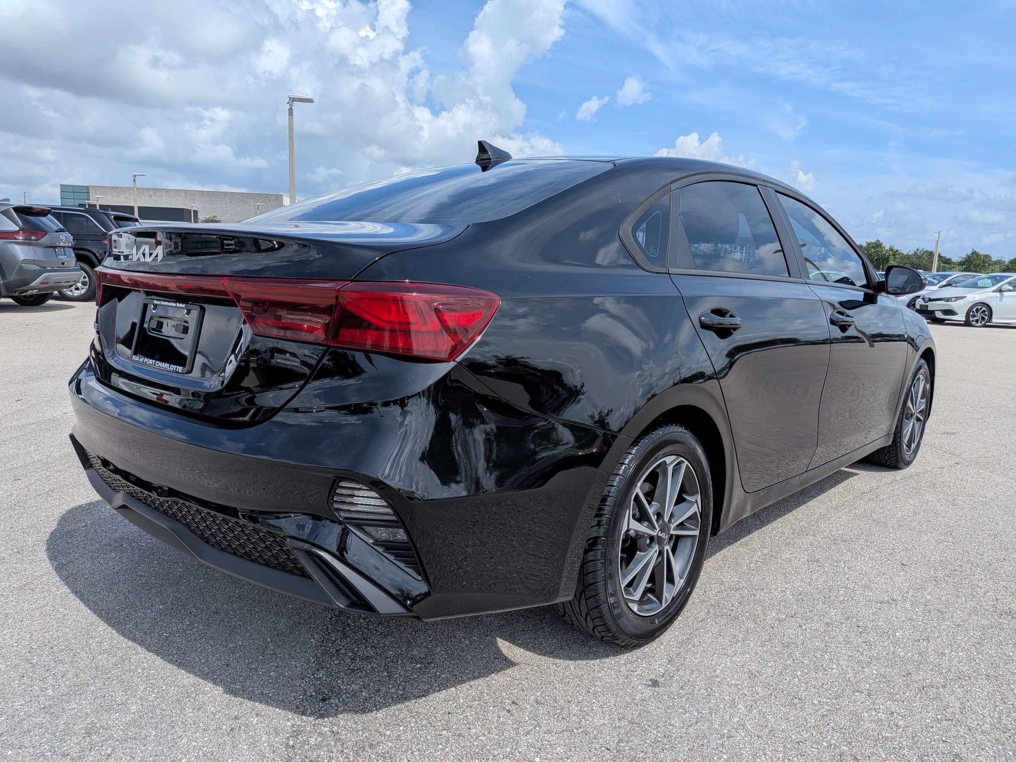 Used 2023 Kia Forte LXS w/ LXS Technology Package FWD image 5