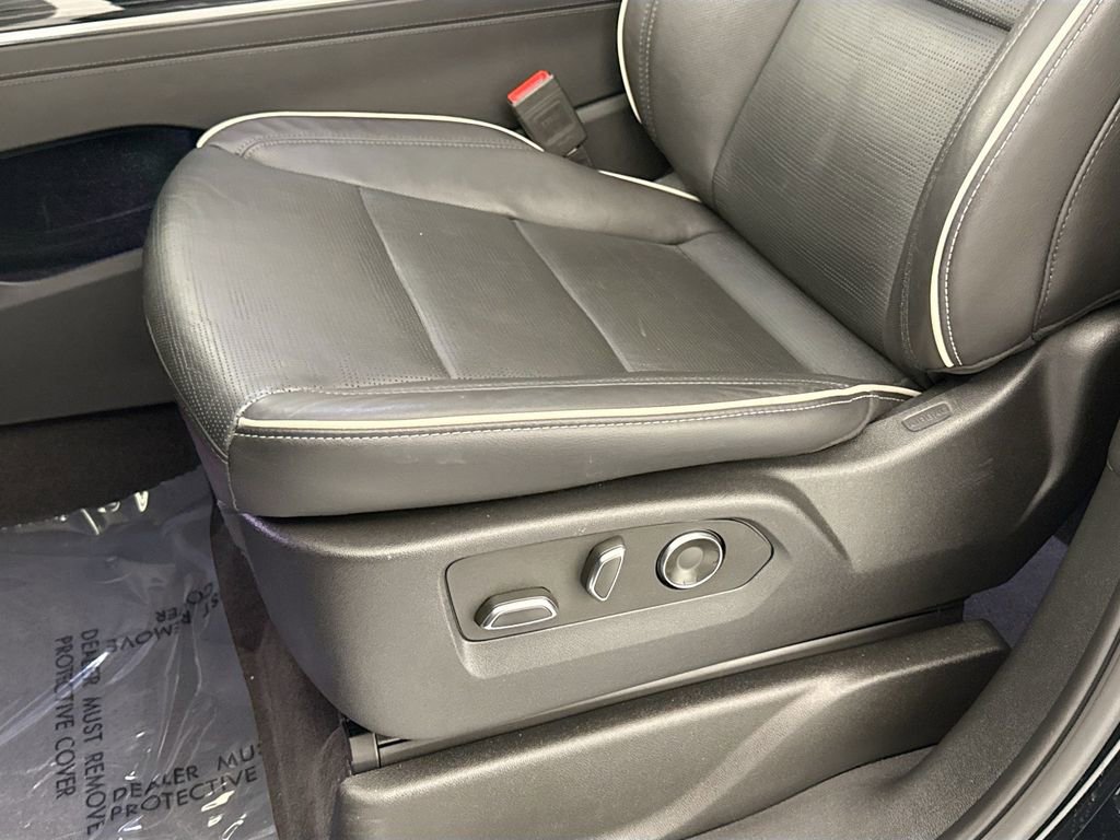 Used 2025 Cadillac Escalade ESV Sport AWD/4WD image 19