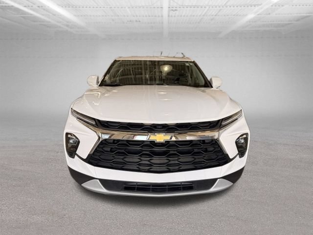 Used 2024 Chevrolet Blazer LT FWD image 2