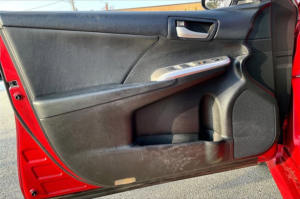 Used 2013 Toyota Camry SE image 16
