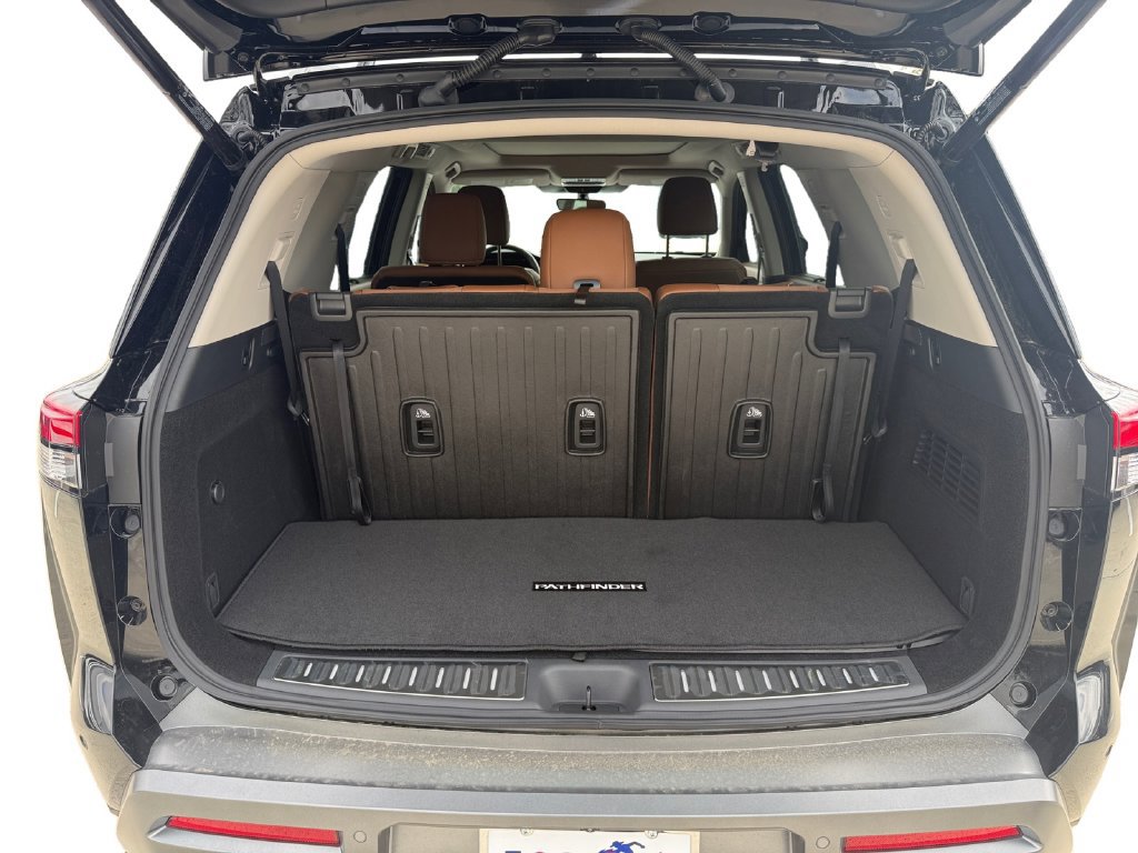 New 2026 Nissan Pathfinder Platinum w/ Lighting Package FWD image 18