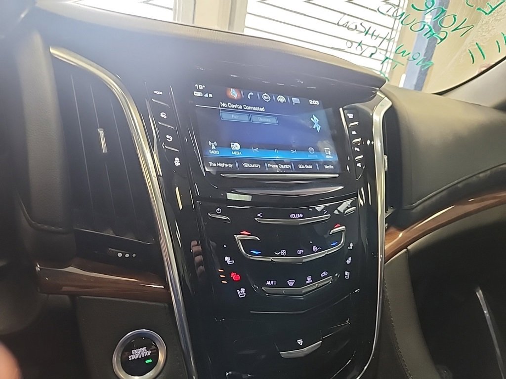 Used 2017 Cadillac Escalade ESV Luxury image 3