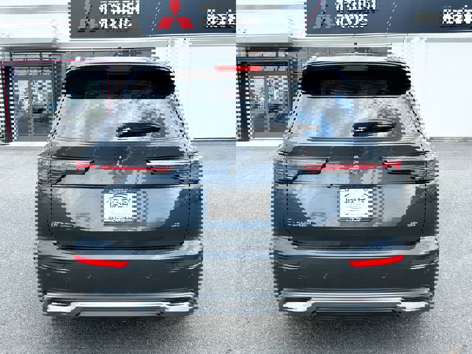 New 2025 Mitsubishi Outlander AWD image 9