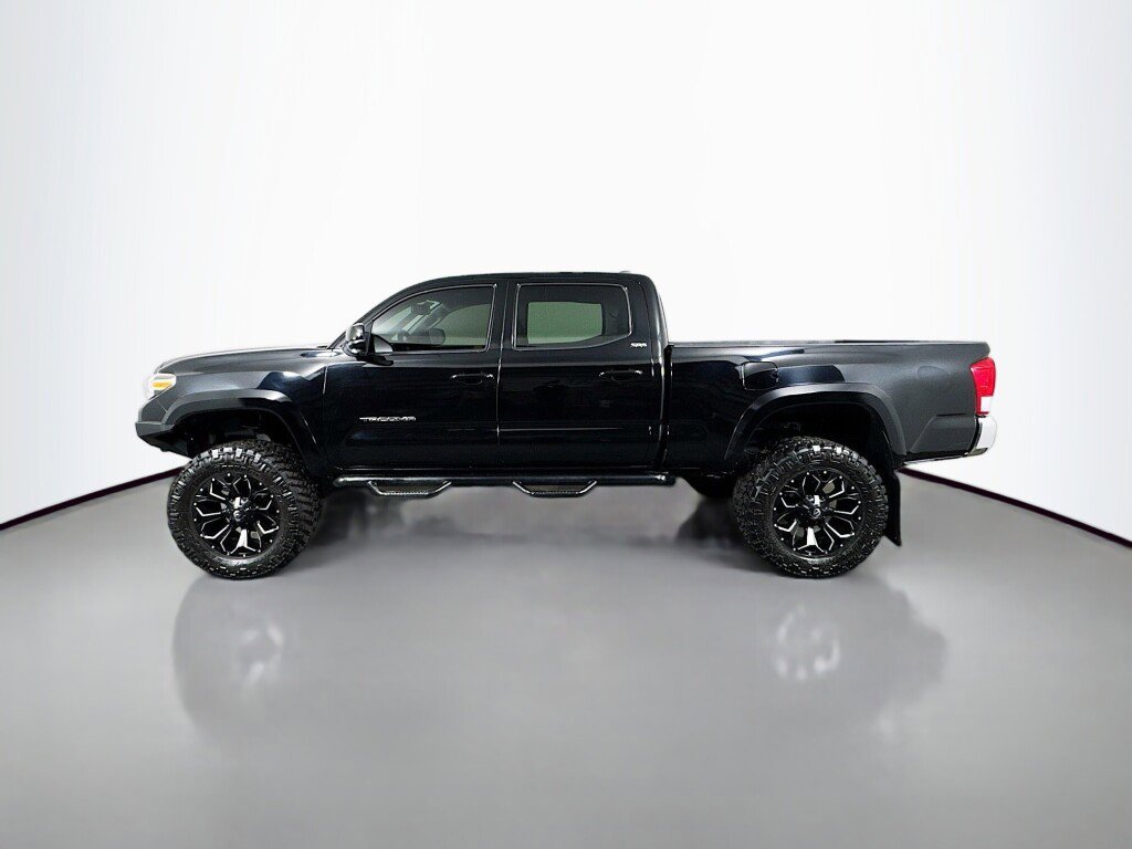 Used 2016 Toyota Tacoma SR5 w/ SR5 Appearance Package (SN) image 2