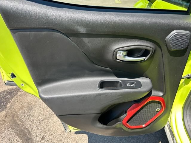 Used 2017 Jeep Renegade Trailhawk w/ Premium Trailhawk Package AWD/4WD image 36