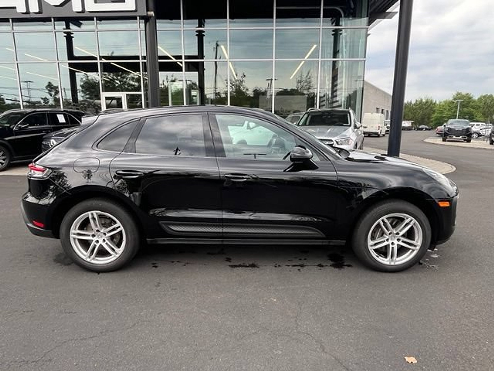 Used 2024 Porsche Macan AWD/4WD image 7