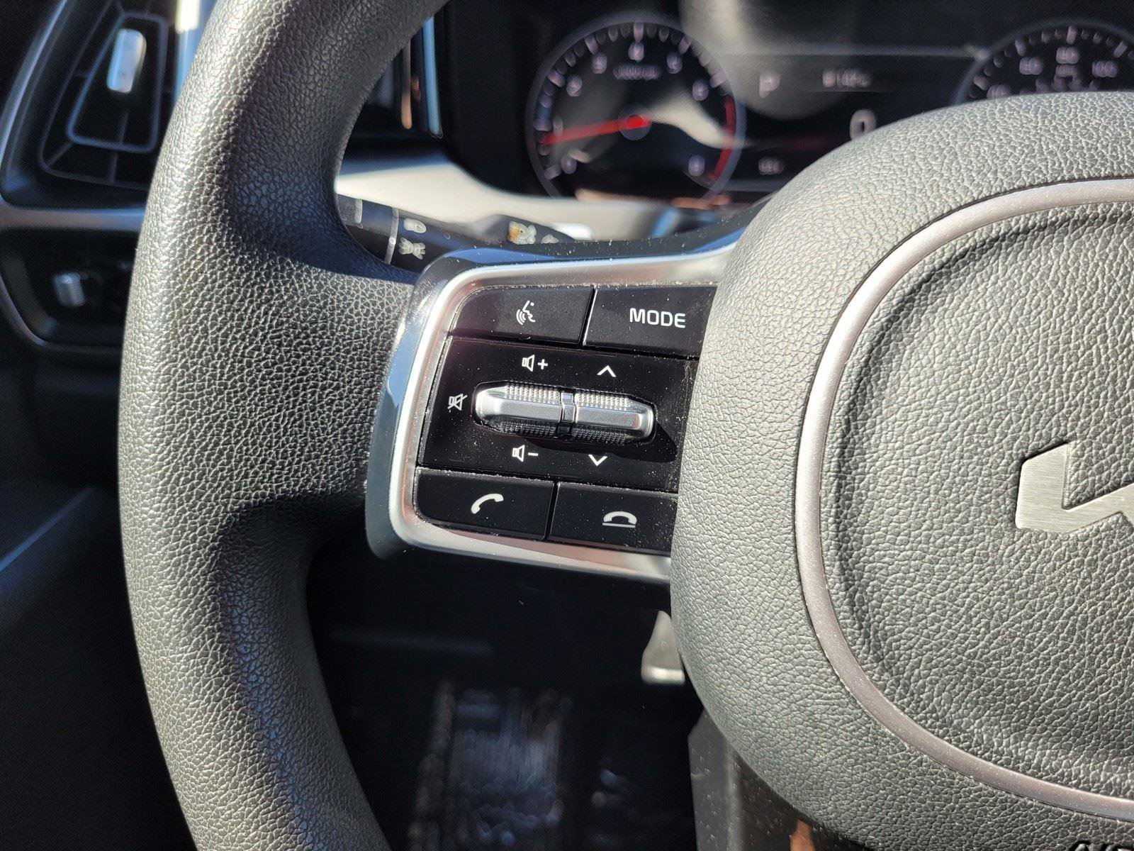 Used 2022 Kia Sorento LX image 32