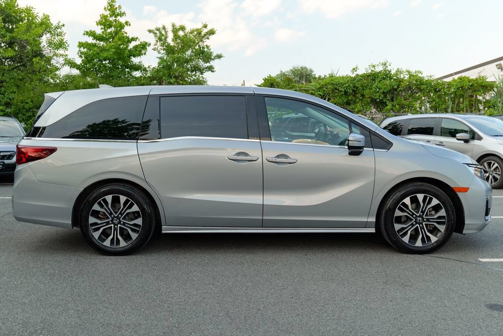 Used 2025 Honda Odyssey Elite image 8