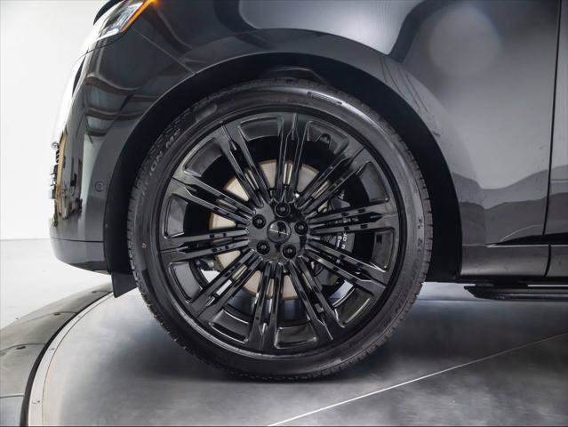 New 2026 Land Rover Range Rover Long Wheelbase SE AWD/4WD image 12