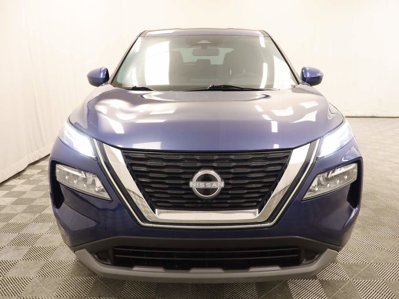 Used 2023 Nissan Rogue SV image 4