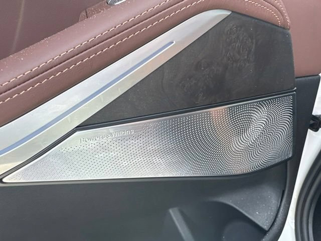 Used 2022 BMW X7 M50i AWD/4WD image 16