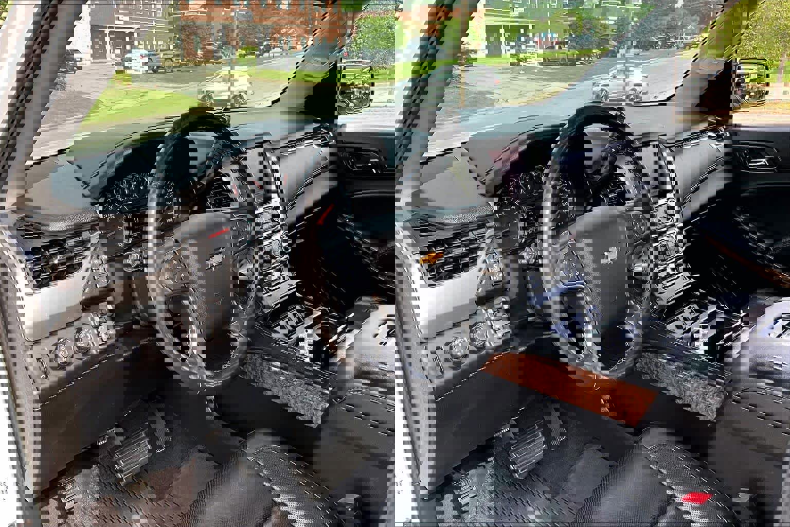 Used 2015 Chevrolet Tahoe LTZ AWD/4WD image 18