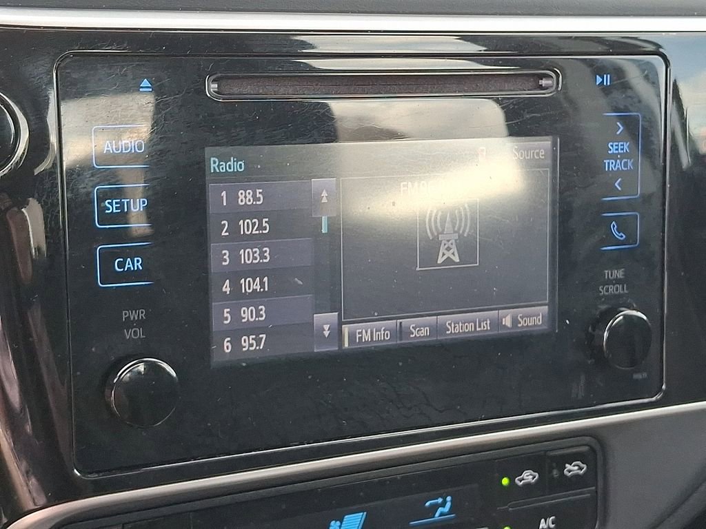 Used 2018 Toyota Corolla LE image 16