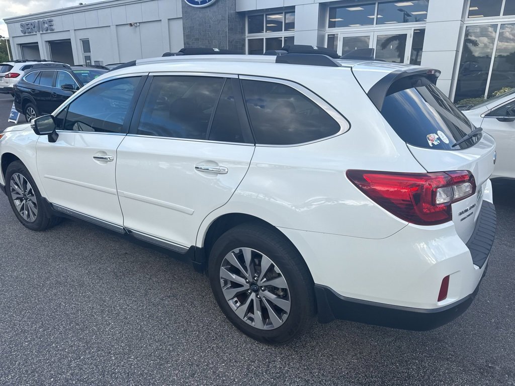 Used 2017 Subaru Outback 3.6R Touring image 2