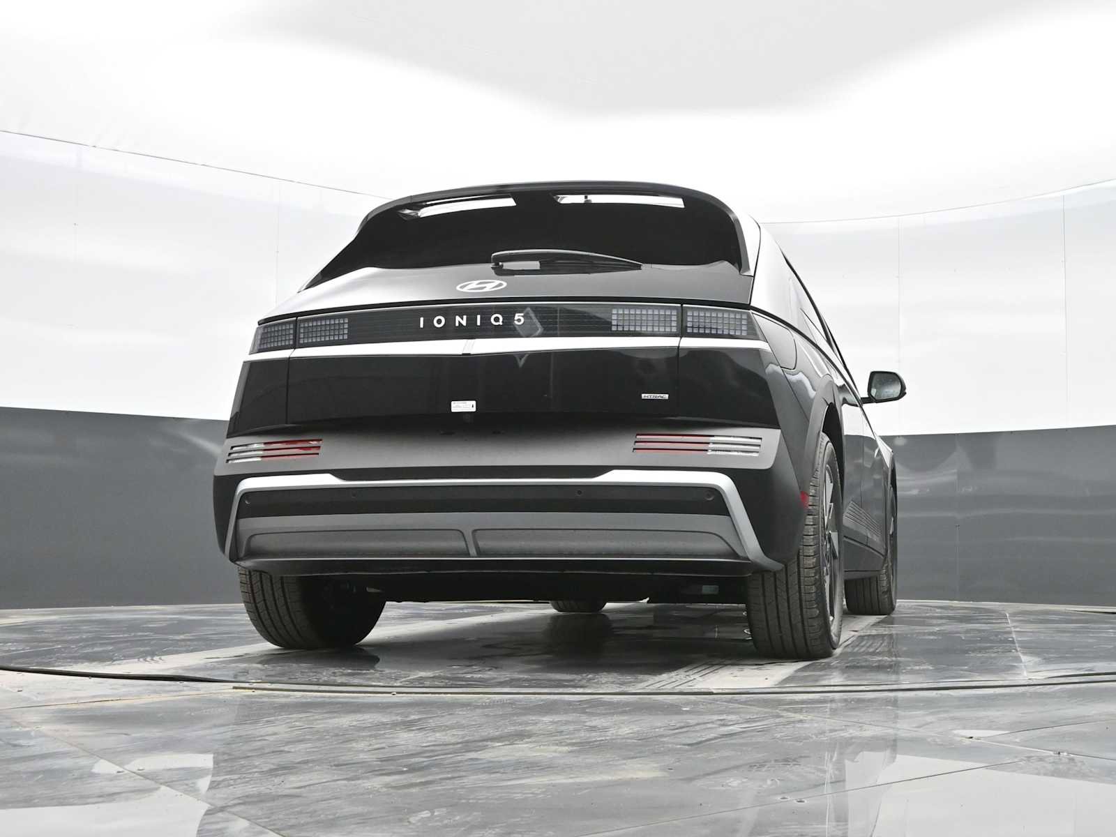 New 2025 Hyundai Ioniq 5 SE image 25