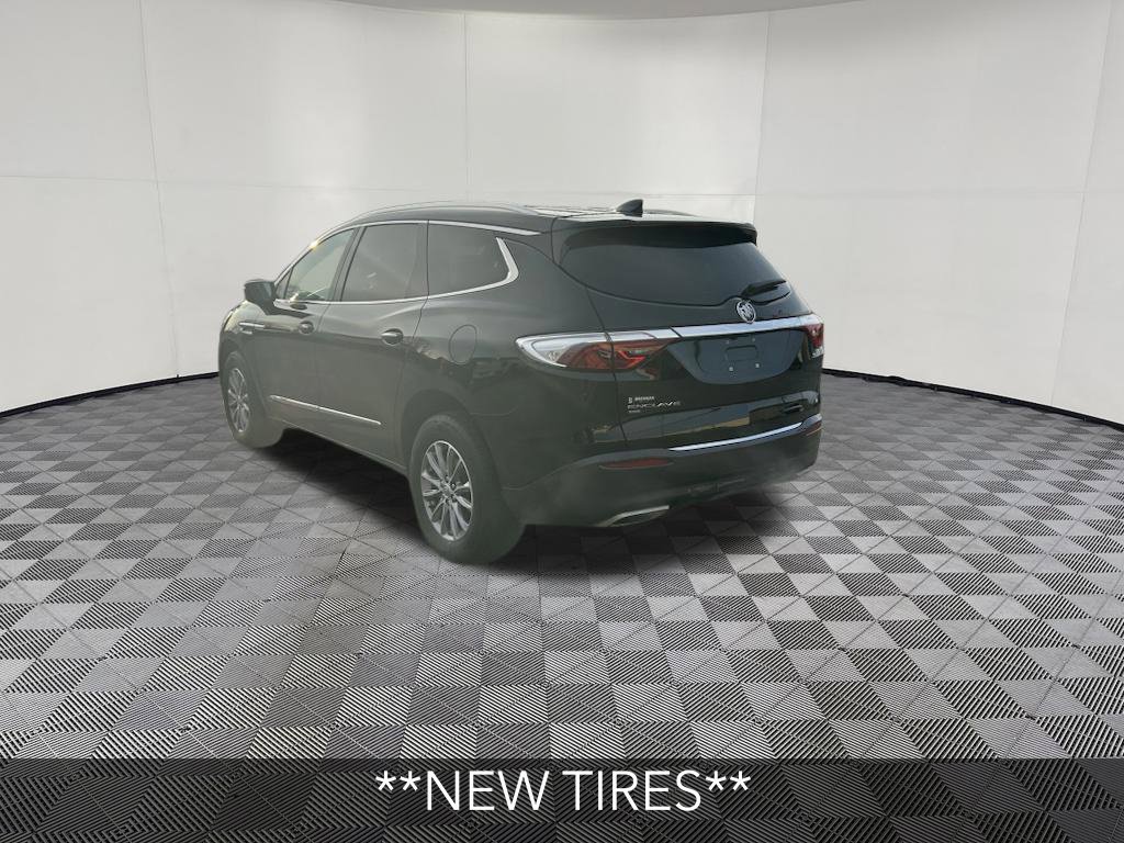 Used 2023 Buick Enclave Essence AWD/4WD image 3