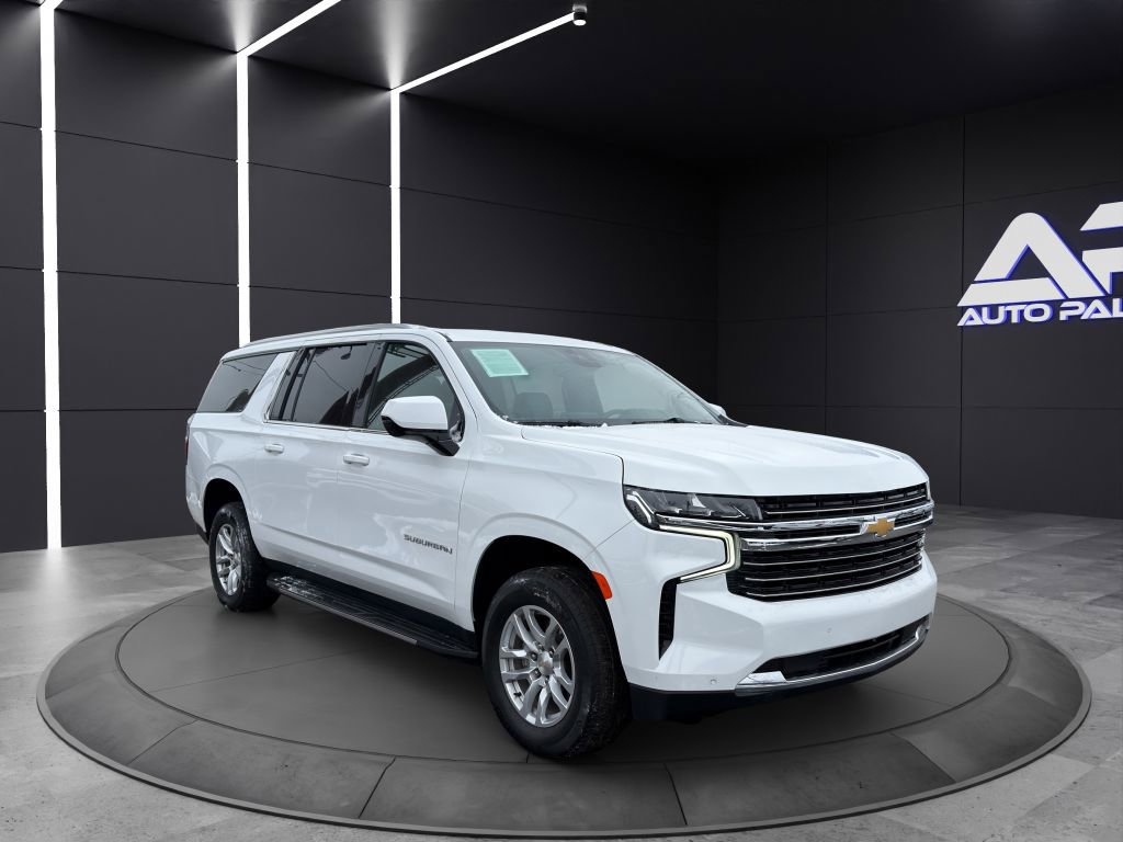 Used 2023 Chevrolet Suburban LT image 3