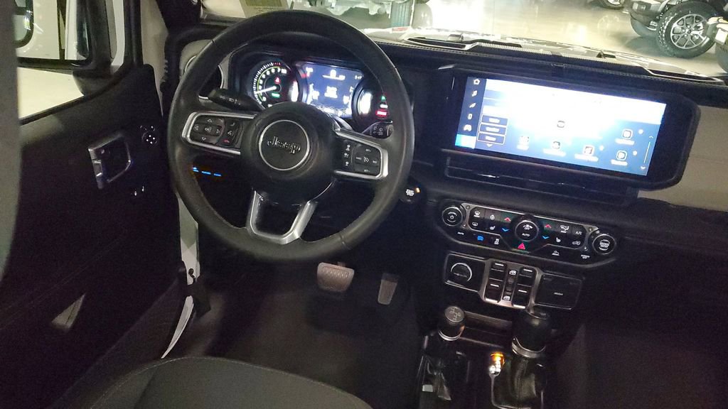 Used 2024 Jeep Wrangler Unlimited Sahara image 12