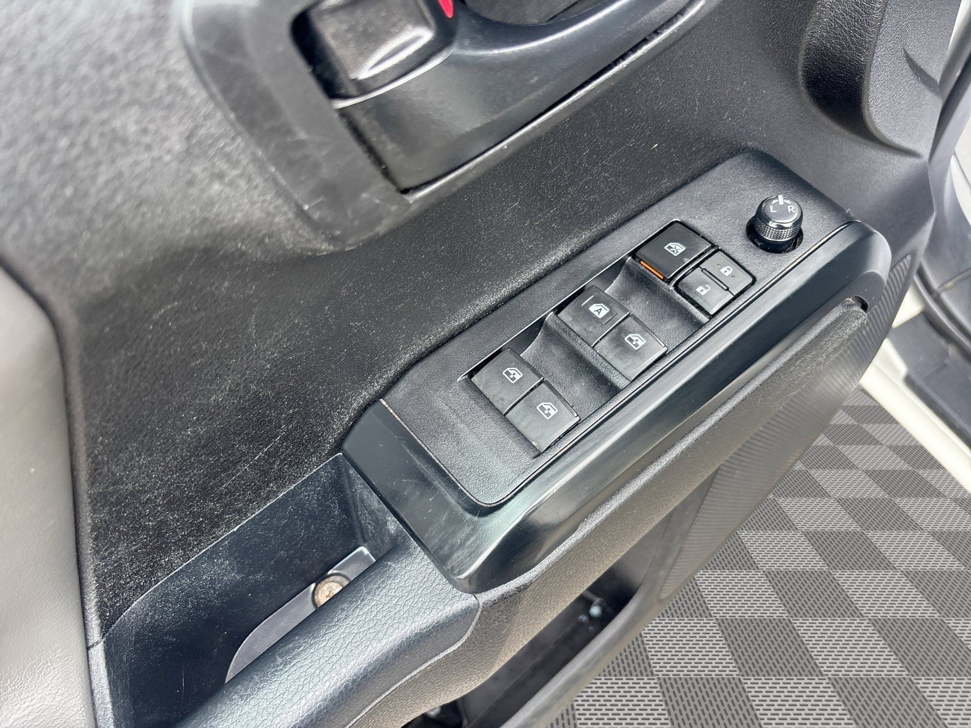 Used 2021 Toyota Tacoma SR AWD/4WD image 15