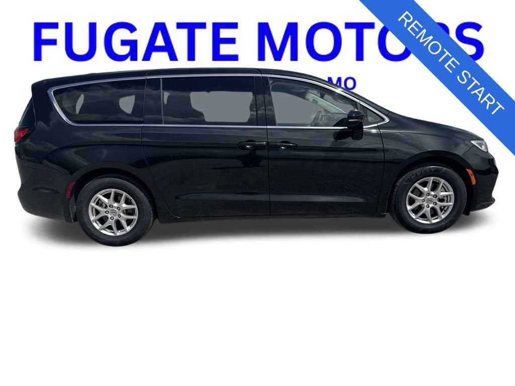 Used 2024 Chrysler Pacifica Touring-L FWD image 7