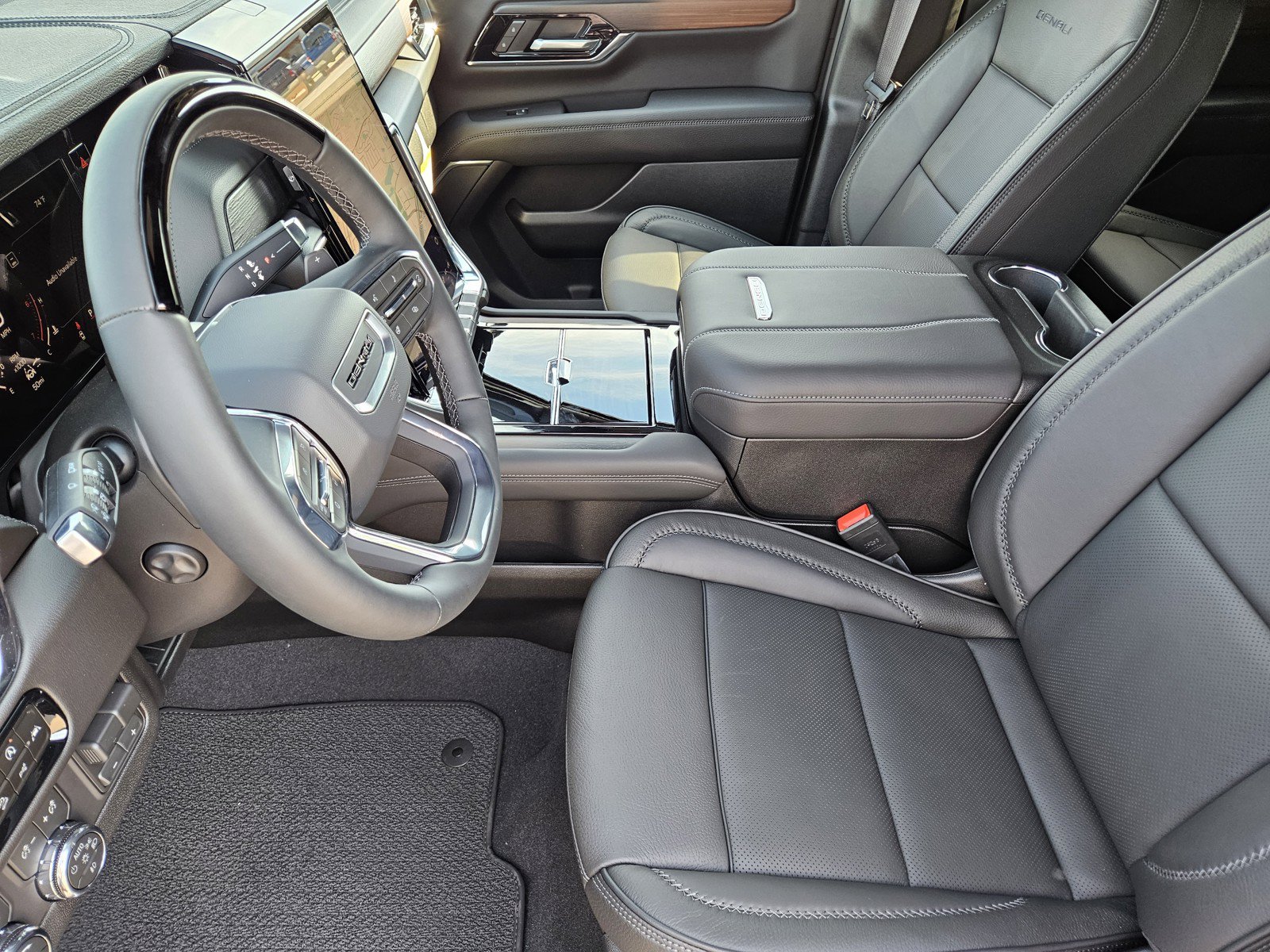 New 2026 GMC Yukon Denali w/ Denali Reserve Package AWD/4WD image 9