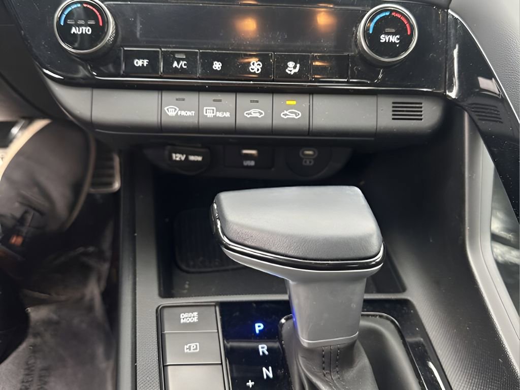 Used 2025 Hyundai Elantra SEL image 14