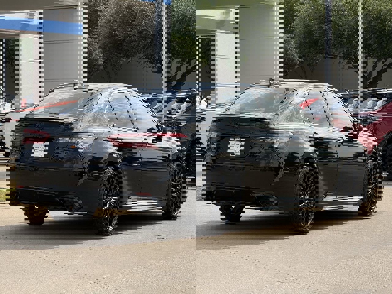 Used 2022 Toyota Camry XSE FWD image 4