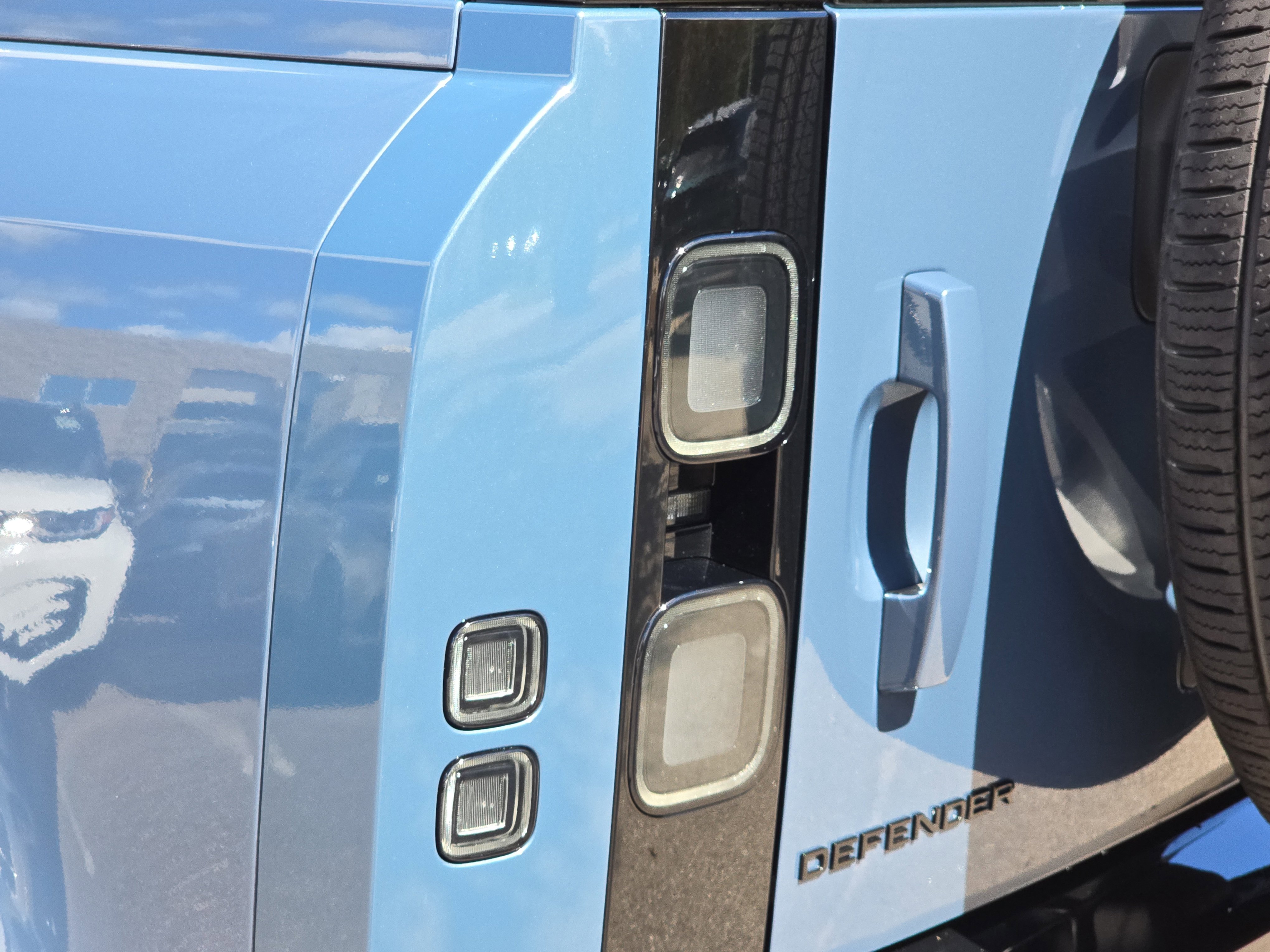 New 2026 Land Rover Defender 110 S image 34