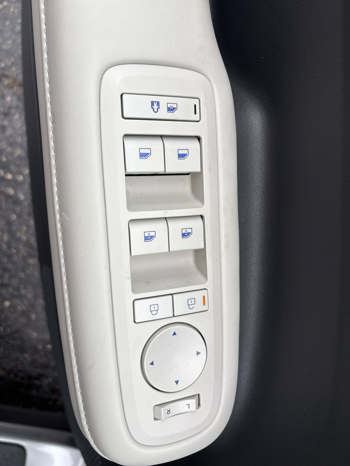 Used 2025 Hyundai Santa Fe SEL image 10