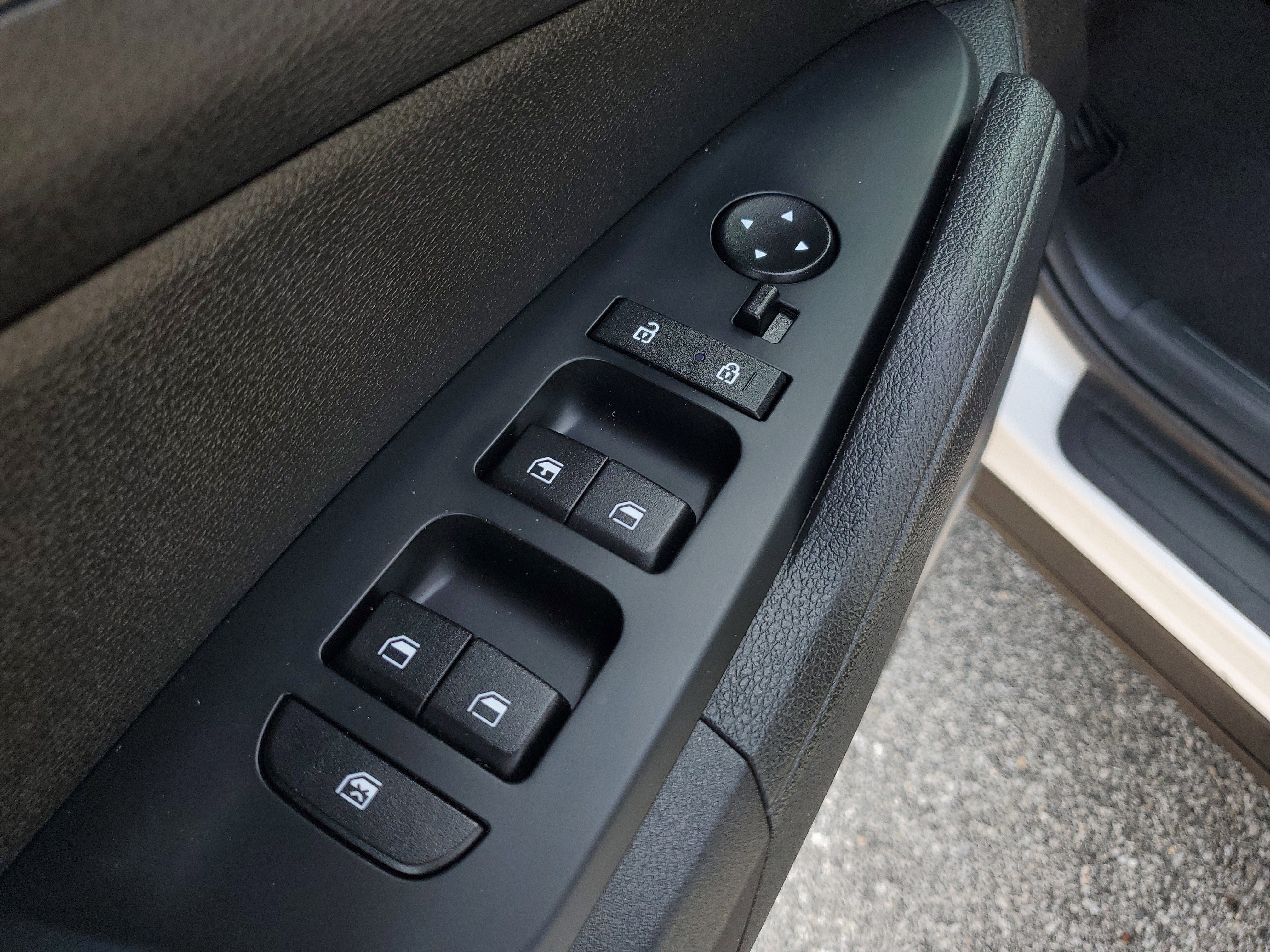 Used 2025 Kia Sportage LX AWD/4WD image 19