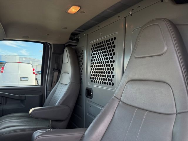 Used 2017 Chevrolet Express 2500 RWD image 27