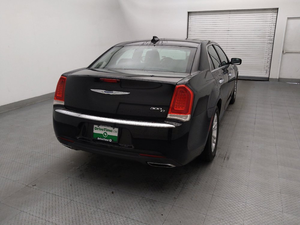 Used 2017 Chrysler 300 C RWD image 7