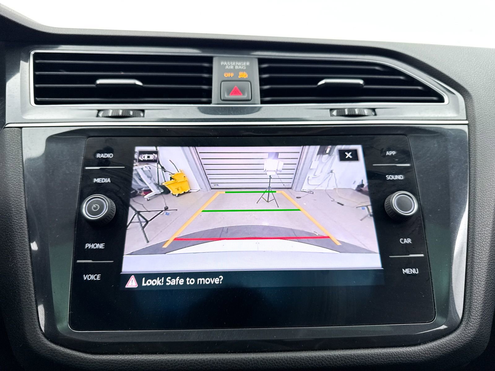 Used 2022 Volkswagen Tiguan SE w/ Panoramic Sunroof Package image 22