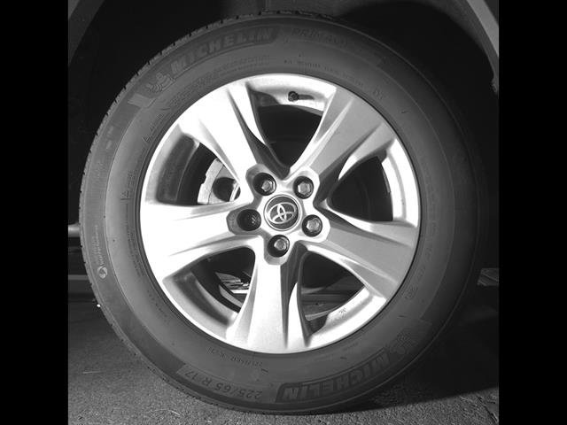 Used 2021 Toyota RAV4 XLE AWD/4WD image 9