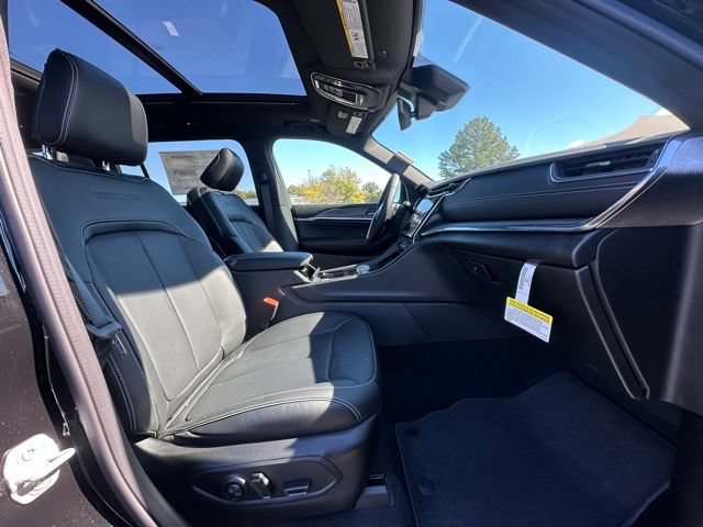 New 2025 Jeep Grand Cherokee L Overland AWD/4WD image 32