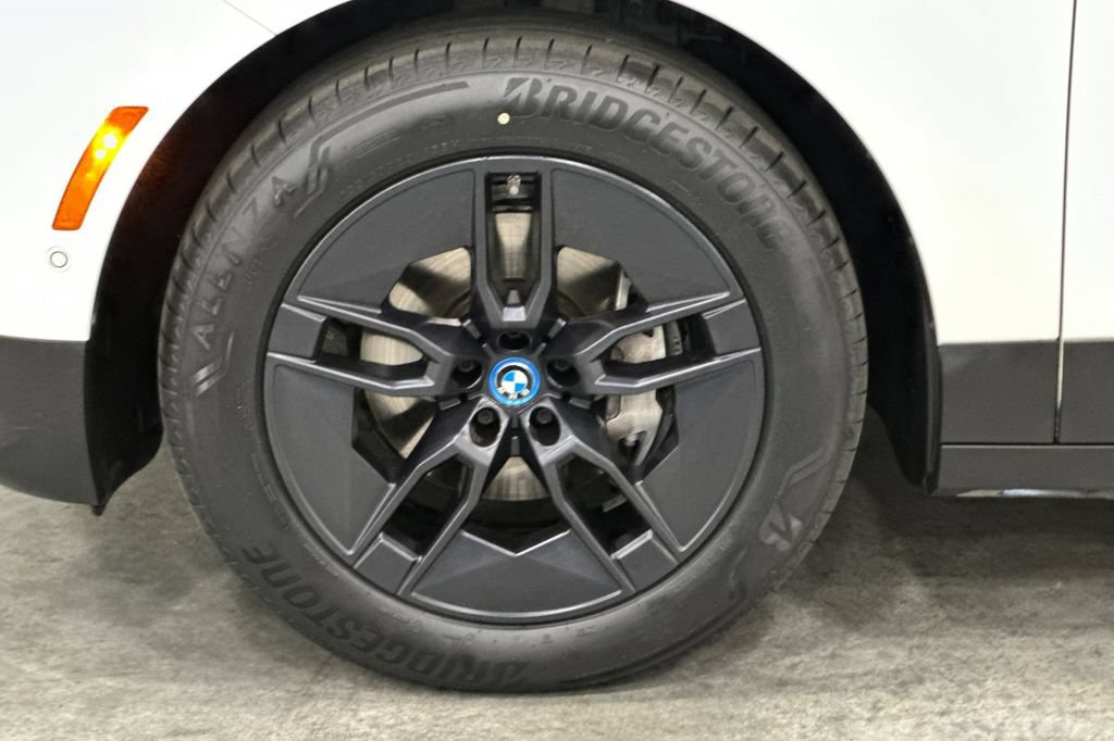 Used 2023 BMW iX xDrive50 w/ Convenience Package AWD/4WD image 34