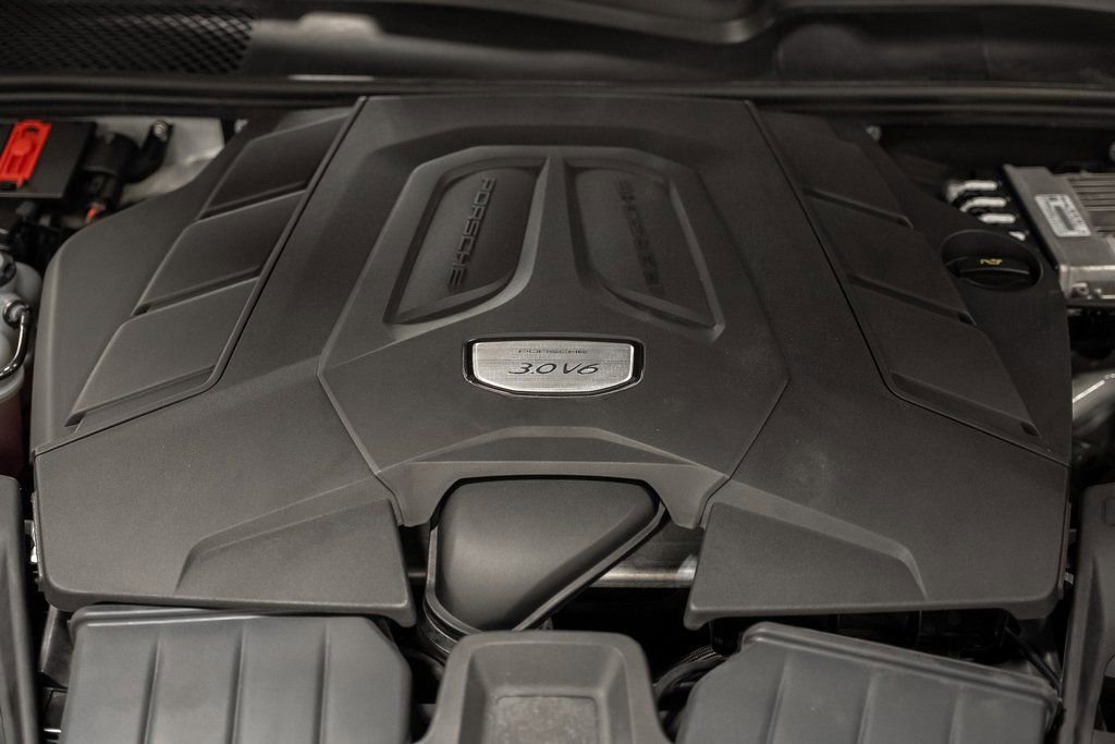 Used 2023 Porsche Cayenne Platinum Edition image 60