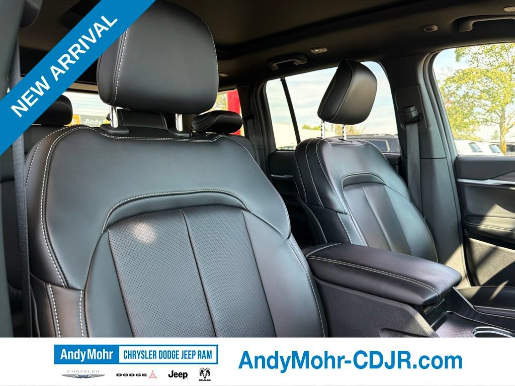Used 2025 Jeep Grand Cherokee Limited w/ Luxury Tech Group II AWD/4WD image 24