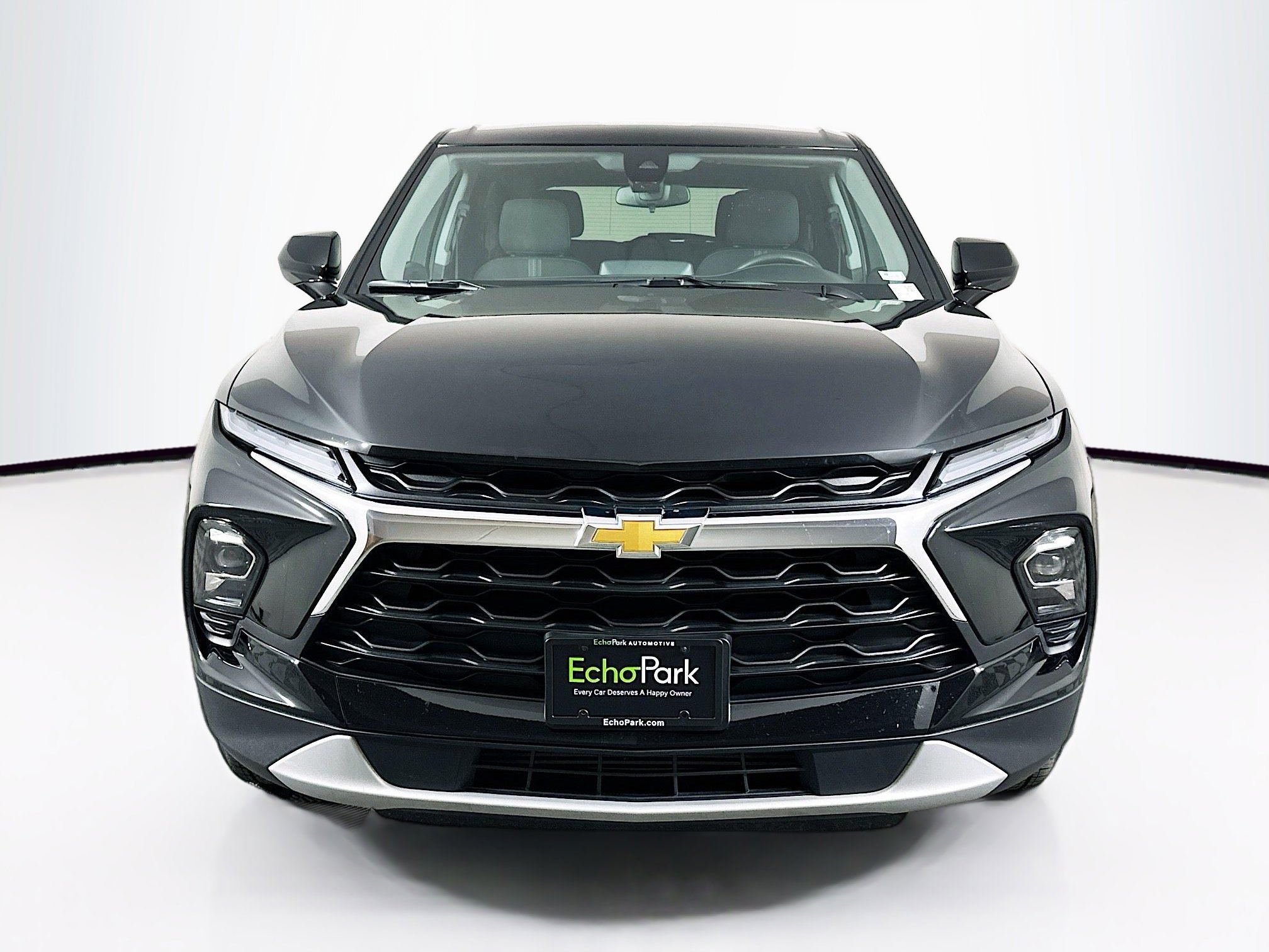 Used 2025 Chevrolet Blazer LT FWD image 2
