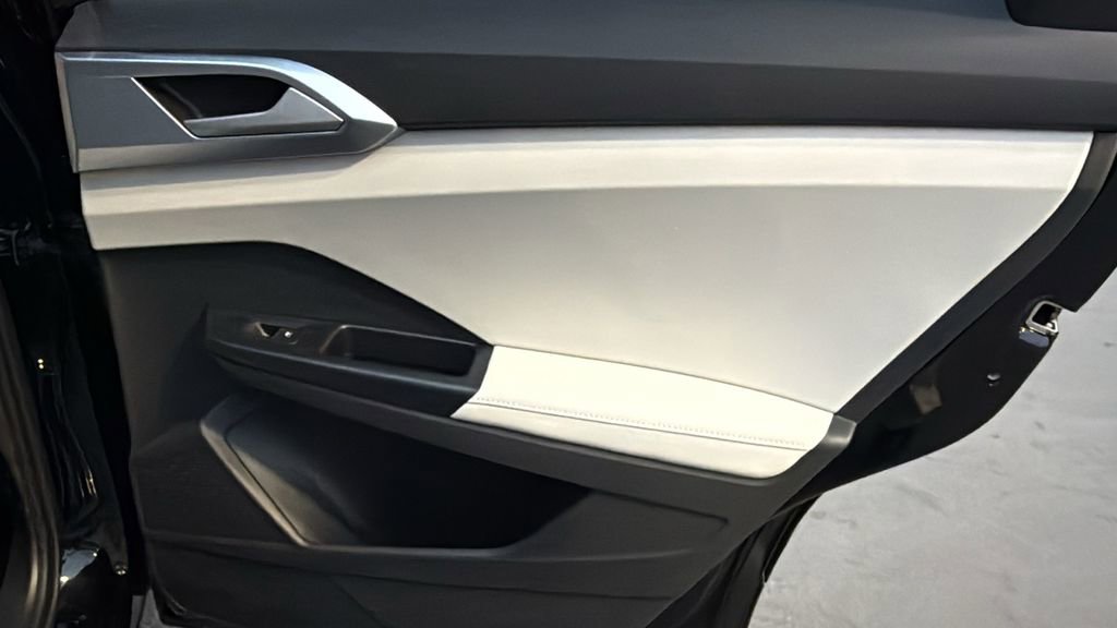New 2026 Volkswagen Taos SE image 29