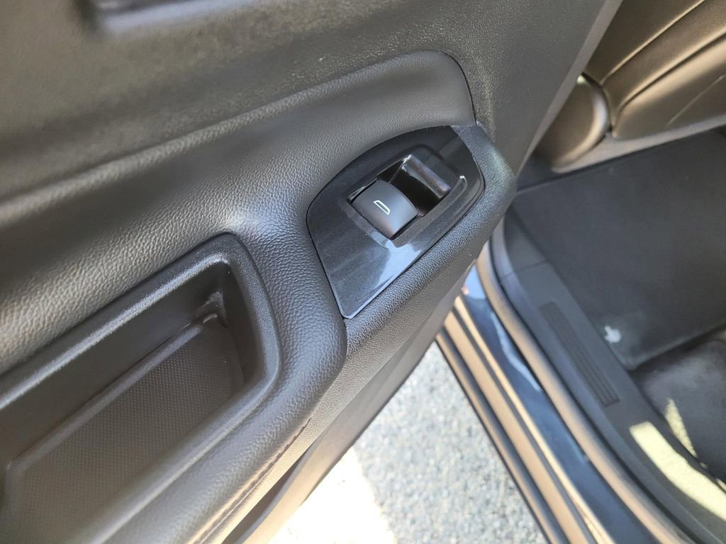 Used 2022 Chevrolet Equinox Premier FWD image 17