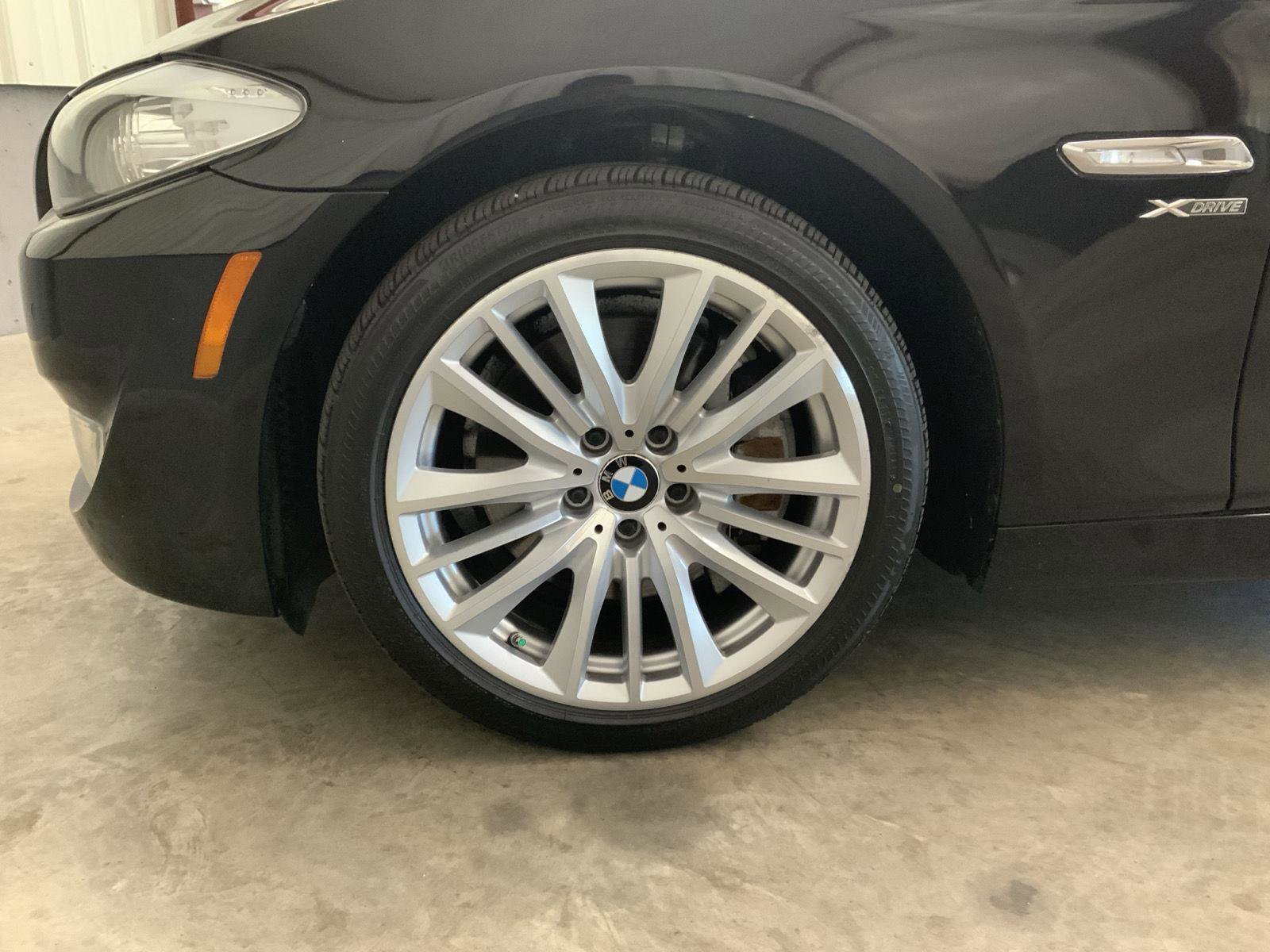 Used 2011 BMW 550i xDrive Sedan AWD/4WD image 41