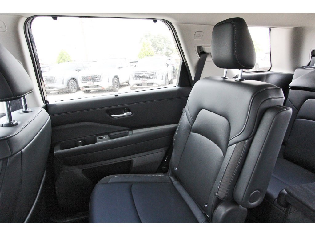 New 2026 Nissan Pathfinder SL w/ SL Premium Package FWD image 10